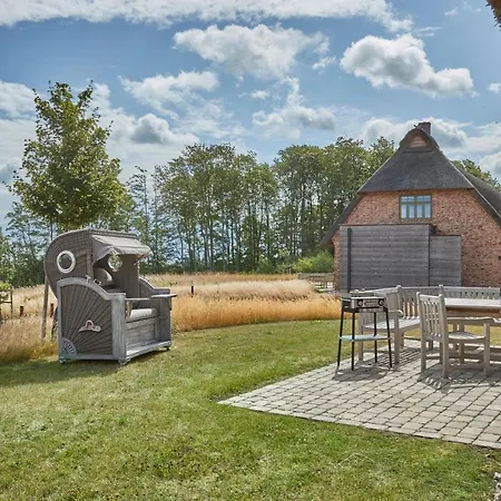 Reetdorf Geltinger Birk Kuenstlerkate Moorochse Nyaraló